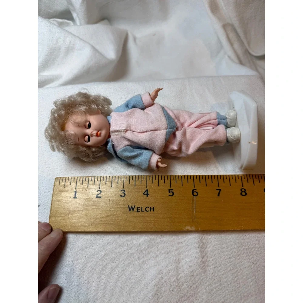 Vogue Dolls 1994 Dakin Inc Doll Blonde Curly Hair Blue Pink Tracksuit Outfit‎
